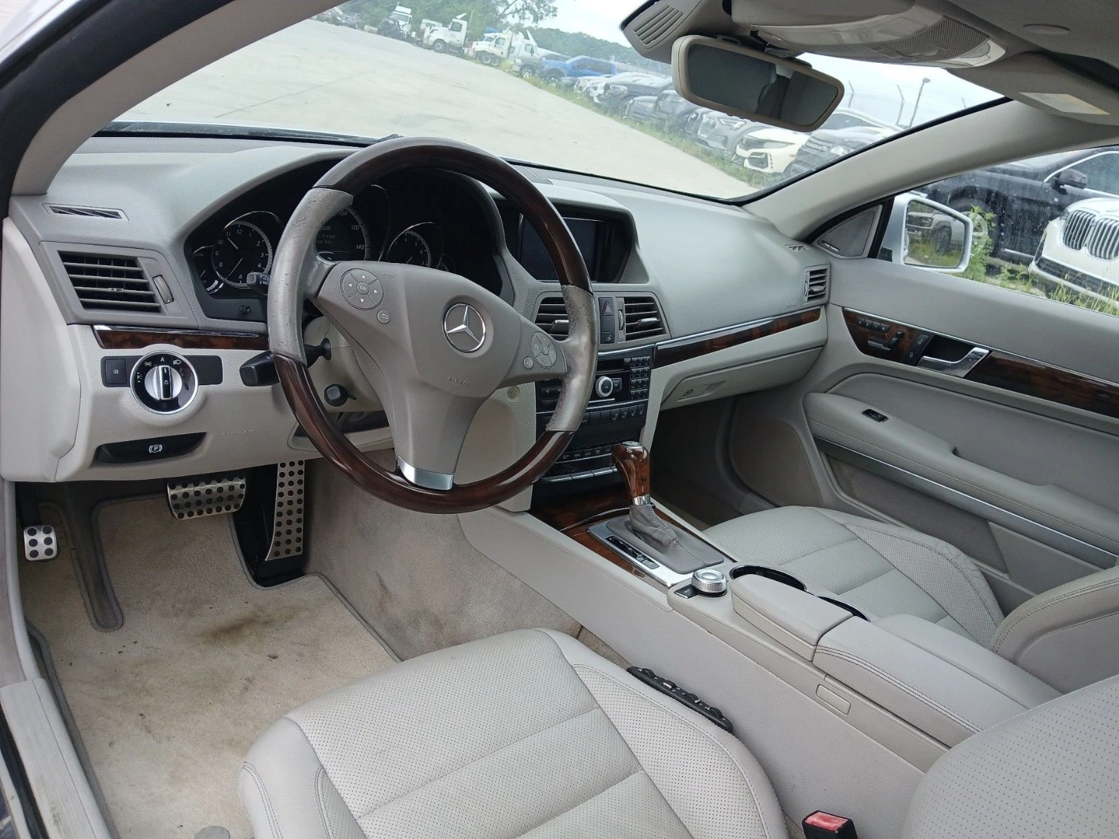 Mercedes-Benz E 500 CABRIO V8 FACELIFT / 5.5 Атмосферен / БЕЗ УДАР /  , снимка 17 - Автомобили и джипове - 53987852