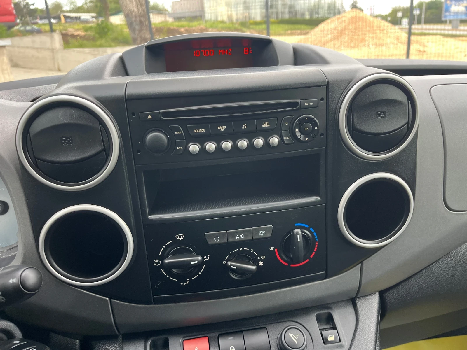 Peugeot Partner 5 места, снимка 15 - Автомобили и джипове - 54385456