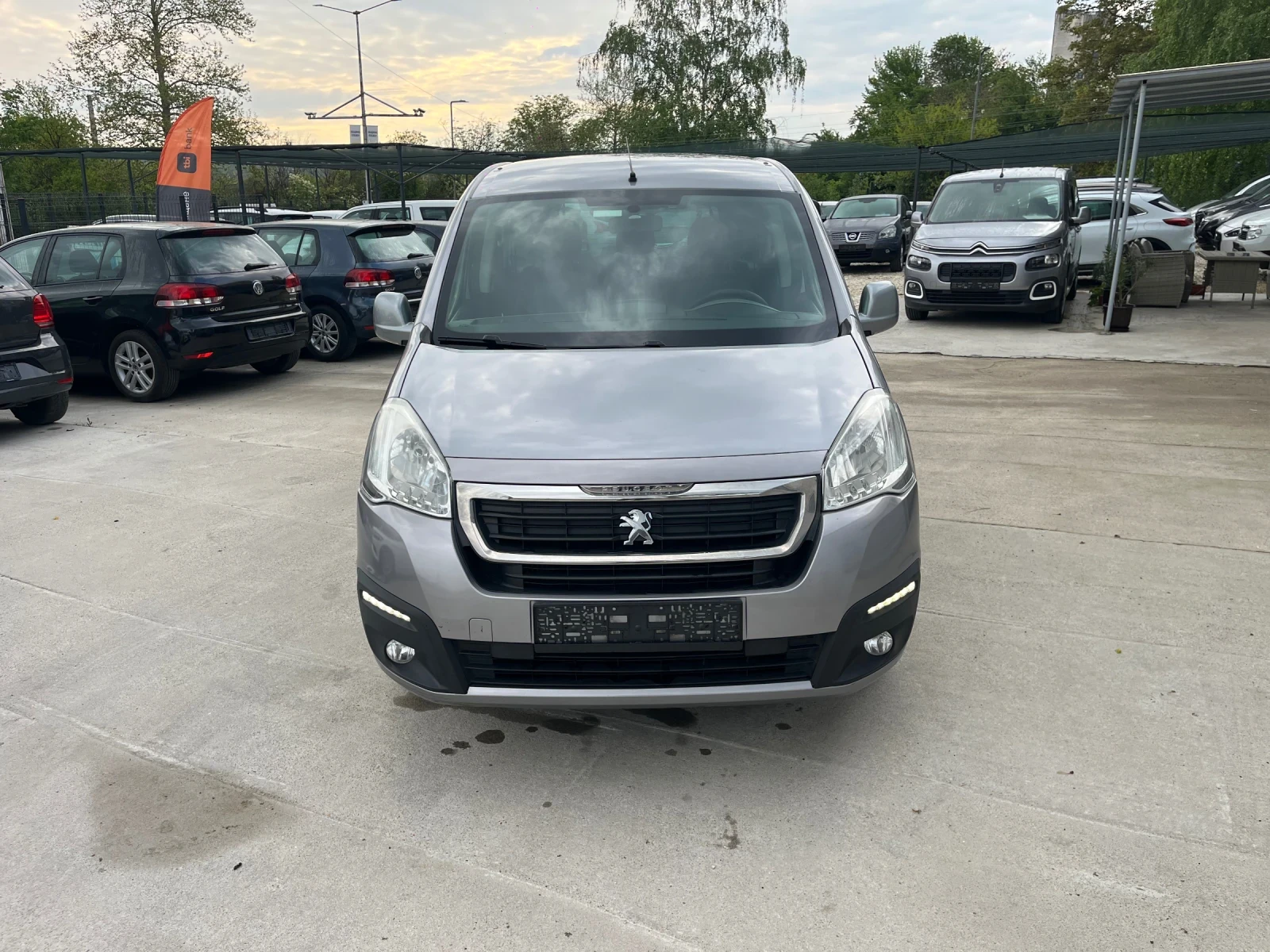 Peugeot Partner 5 места