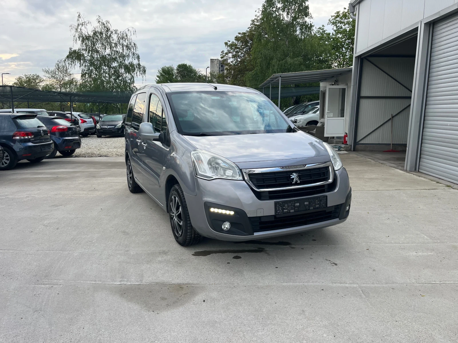 Peugeot Partner 5 места, снимка 4 - Автомобили и джипове - 54385456