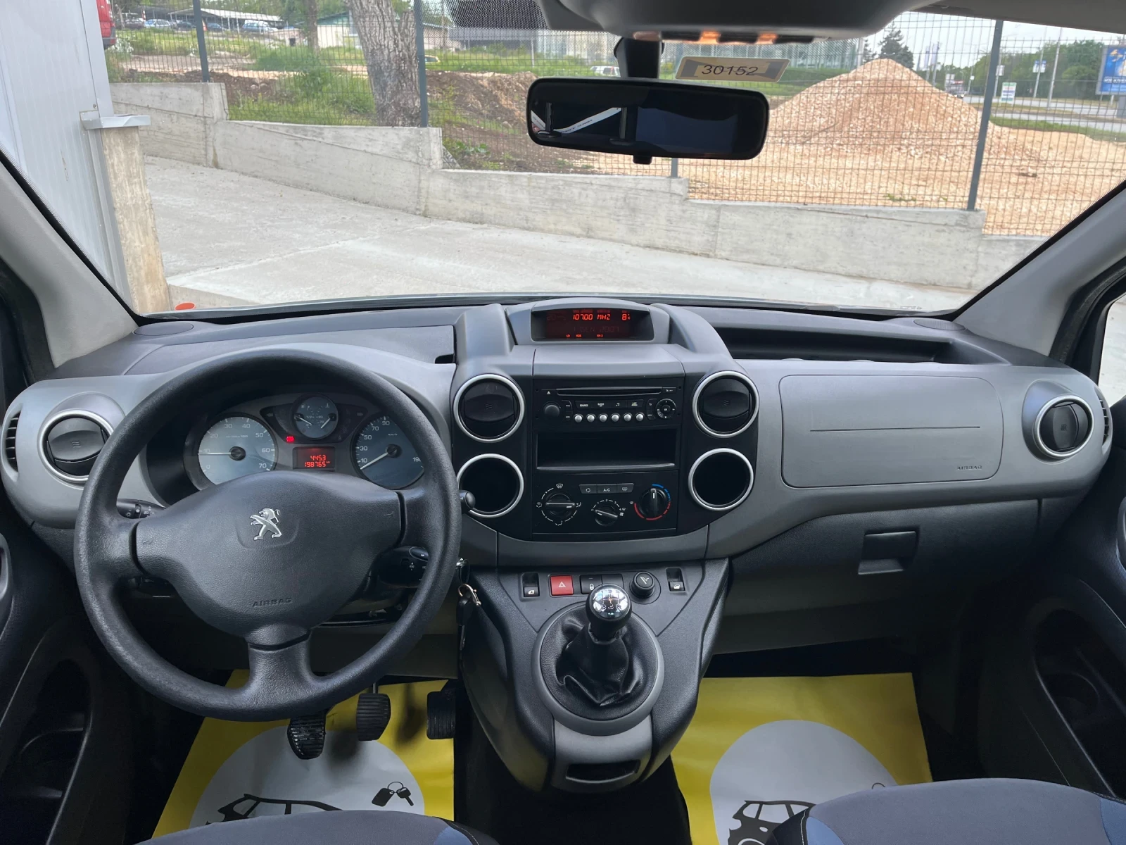 Peugeot Partner 5 места, снимка 10 - Автомобили и джипове - 54385456