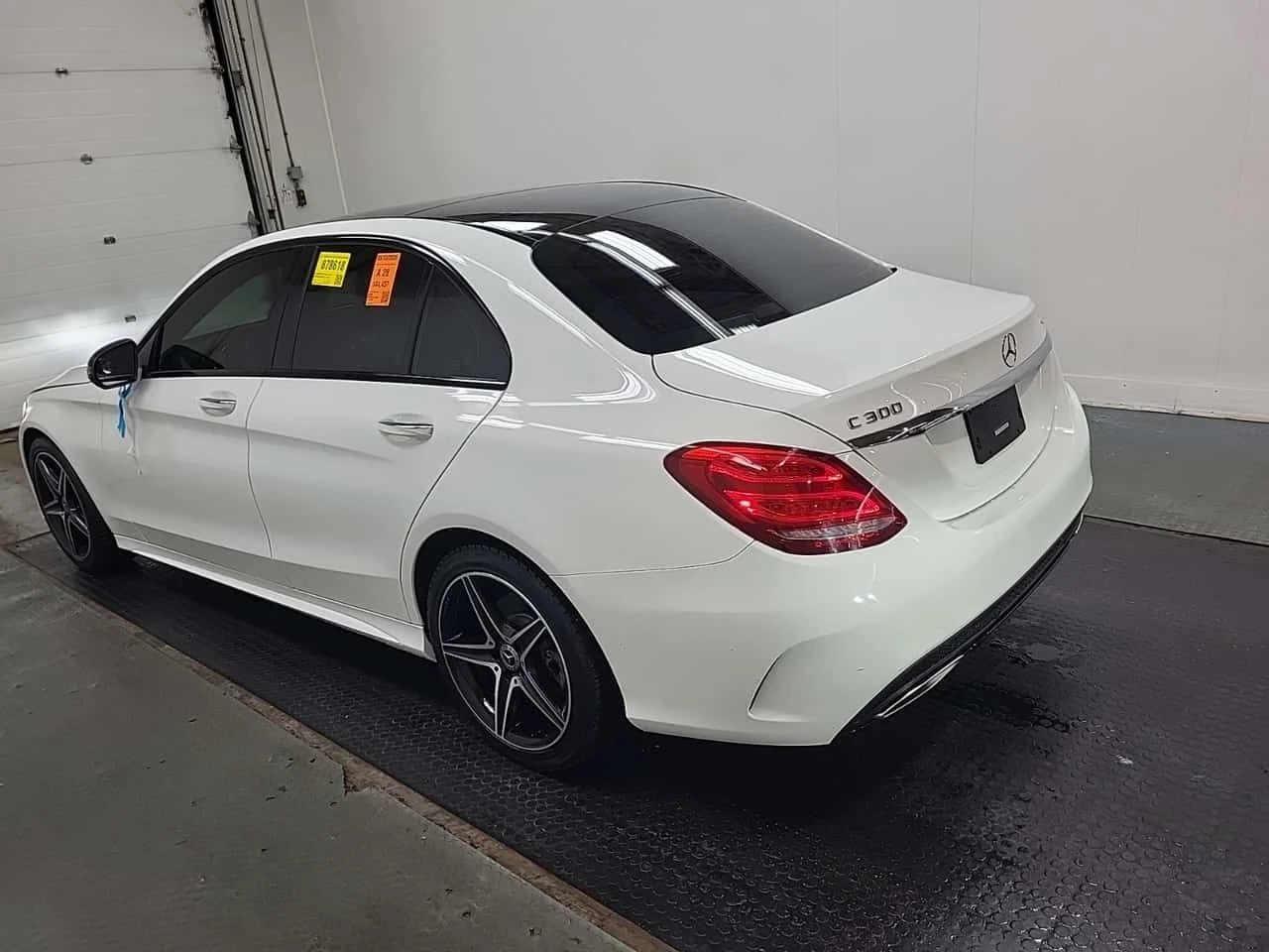 Mercedes-Benz C 300 * CARFAX * ЦЕНА ДО БГ, снимка 4 - Автомобили и джипове - 54509209