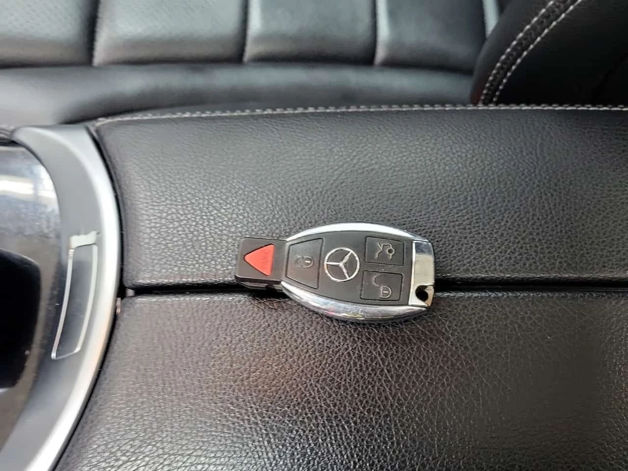 Mercedes-Benz C 300 * CARFAX * ЦЕНА ДО БГ, снимка 11 - Автомобили и джипове - 54509209