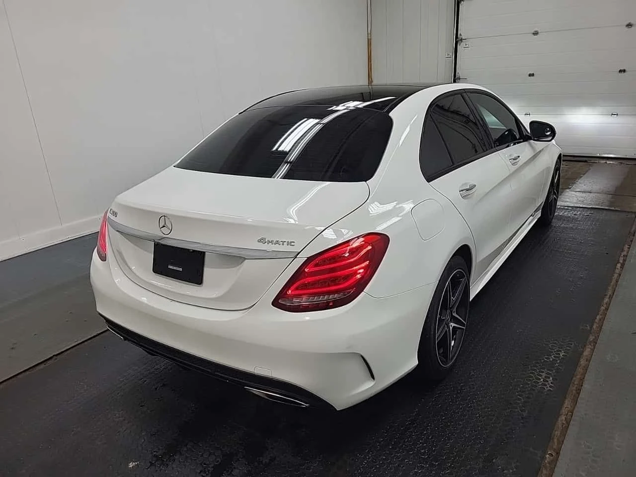 Mercedes-Benz C 300 * CARFAX * ЦЕНА ДО БГ, снимка 3 - Автомобили и джипове - 54509209