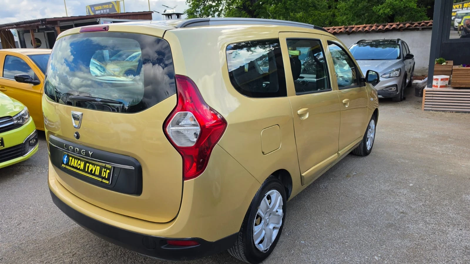 Dacia Lodgy, снимка 3 - Автомобили и джипове - 54600580