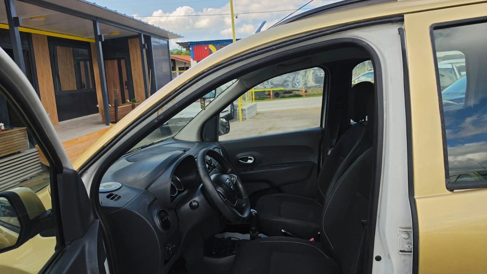 Dacia Lodgy, снимка 8 - Автомобили и джипове - 54600580