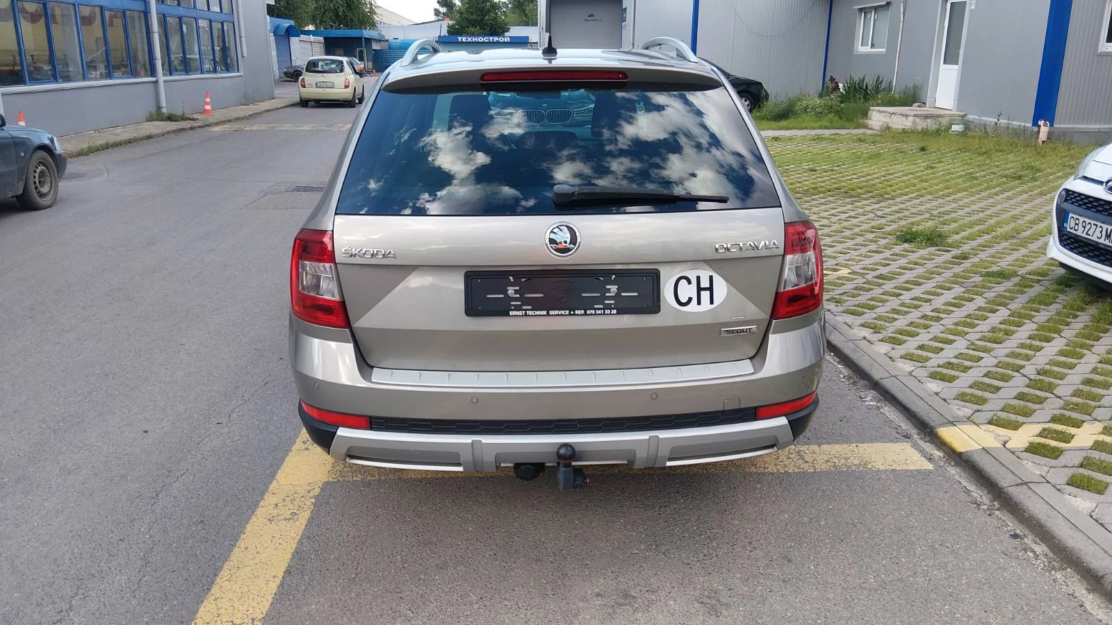 Skoda Octavia Scout 2.0 TDI 4x4, снимка 5 - Автомобили и джипове - 54700734