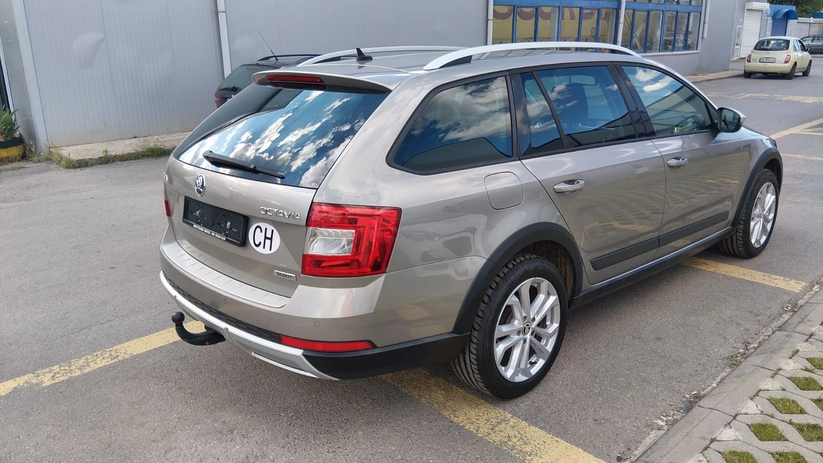 Skoda Octavia Scout 2.0 TDI 4x4, снимка 4 - Автомобили и джипове - 54700734