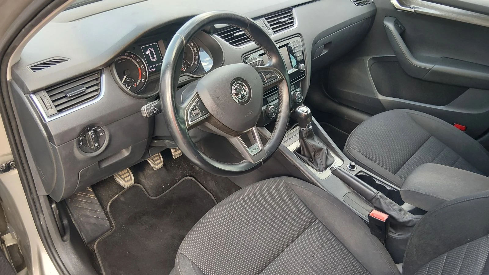 Skoda Octavia Scout 2.0 TDI 4x4, снимка 9 - Автомобили и джипове - 54700734