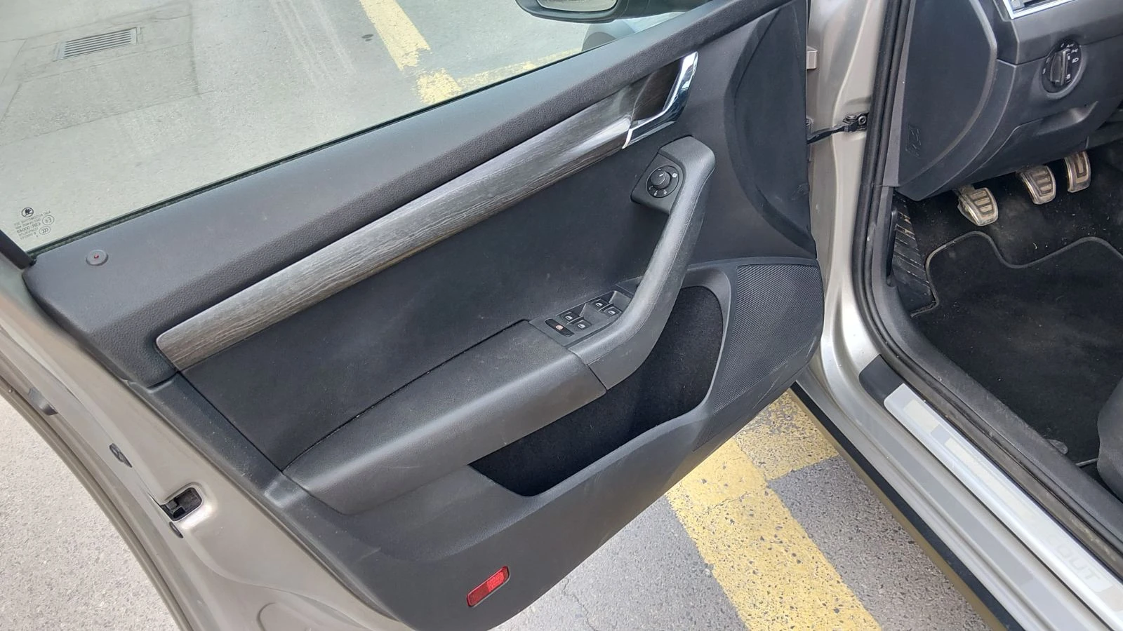 Skoda Octavia Scout 2.0 TDI 4x4, снимка 10 - Автомобили и джипове - 54700734