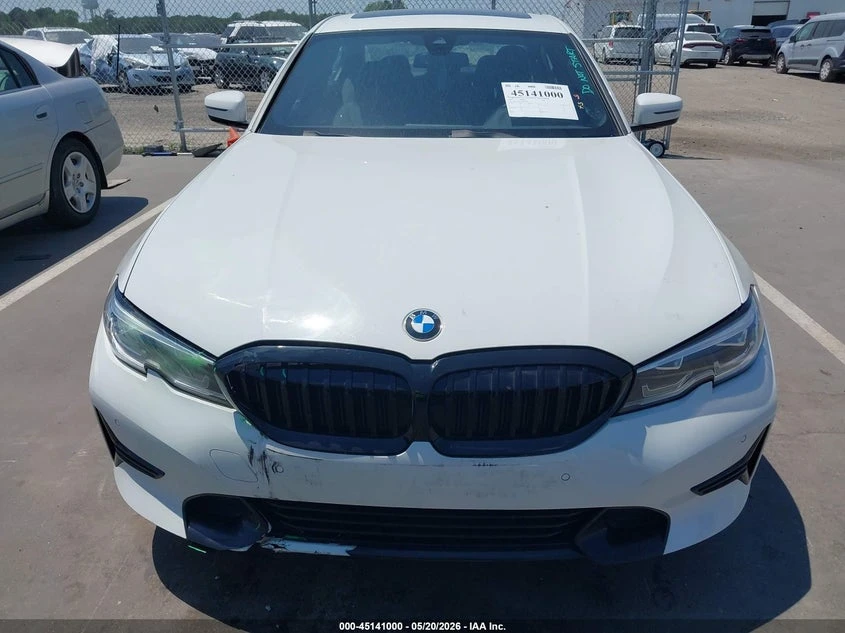 BMW 330 2.0l I xDrive, снимка 12 - Автомобили и джипове - 54859275
