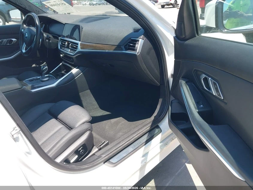 BMW 330 2.0l I xDrive, снимка 5 - Автомобили и джипове - 54859275
