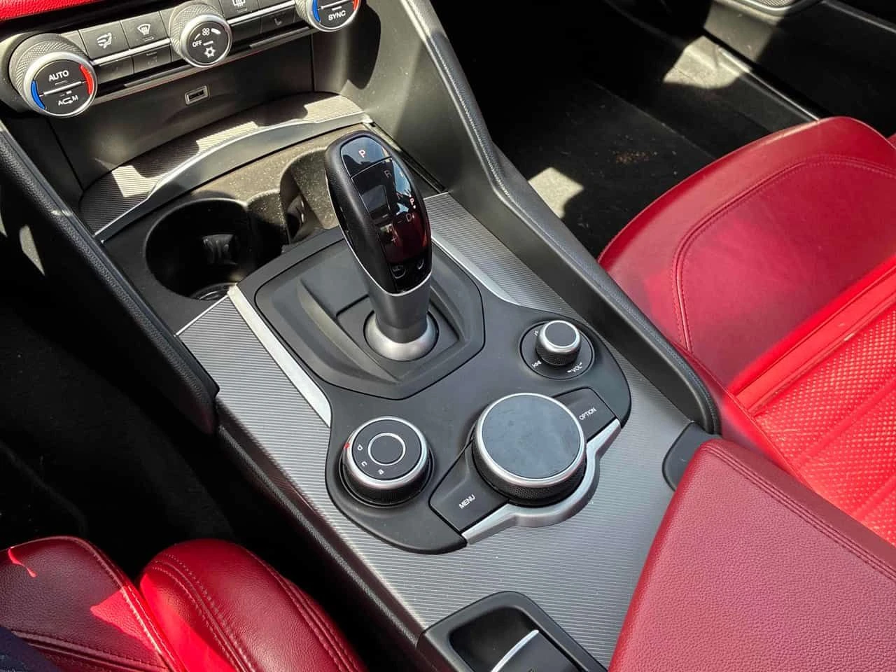 Alfa Romeo Giulia * Ti * АВТОКРЕДИТ БЕЗ ПЪРВОНАЧАЛНА ВНОСКА* , снимка 13 - Автомобили и джипове - 55005443