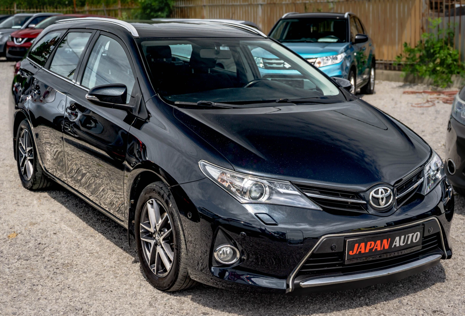 Toyota Auris 1.6 бензин ТОП! С ГАРАНЦИЯ! , снимка 3 - Автомобили и джипове - 55130539