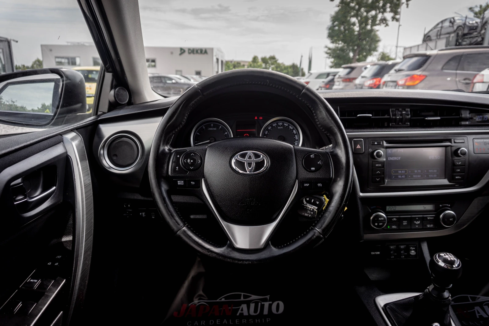 Toyota Auris 1.6 бензин ТОП! С ГАРАНЦИЯ! , снимка 8 - Автомобили и джипове - 55130539