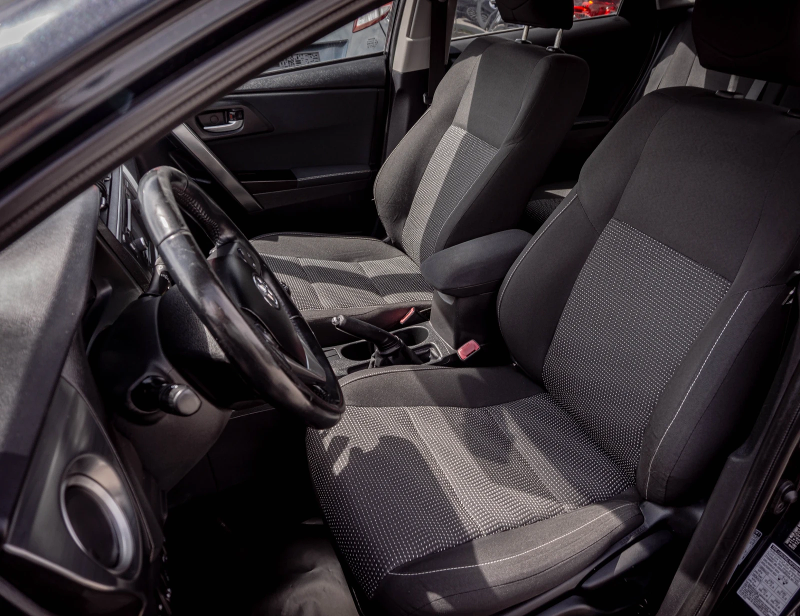 Toyota Auris 1.6 бензин ТОП! С ГАРАНЦИЯ! , снимка 9 - Автомобили и джипове - 55130539