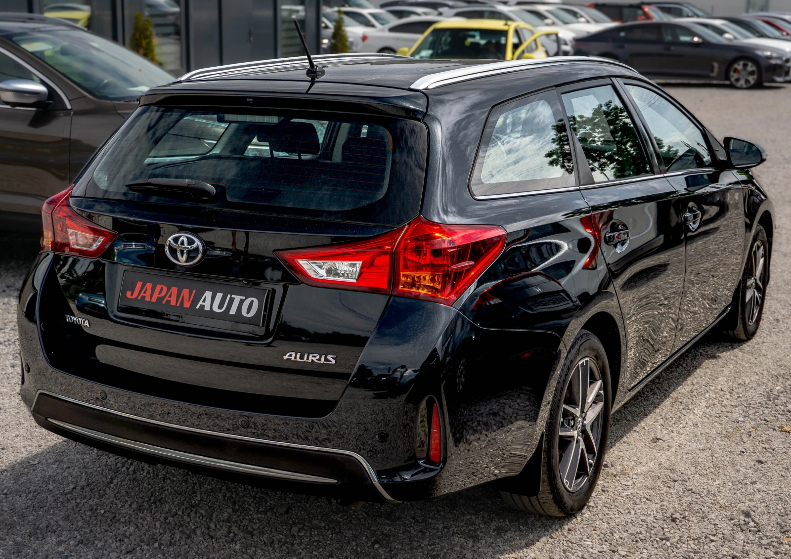 Toyota Auris 1.6 бензин ТОП! С ГАРАНЦИЯ! , снимка 4 - Автомобили и джипове - 55130539