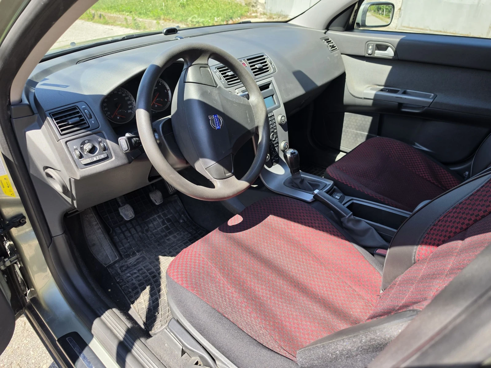 Volvo S40 2.0, снимка 6 - Автомобили и джипове - 55243421