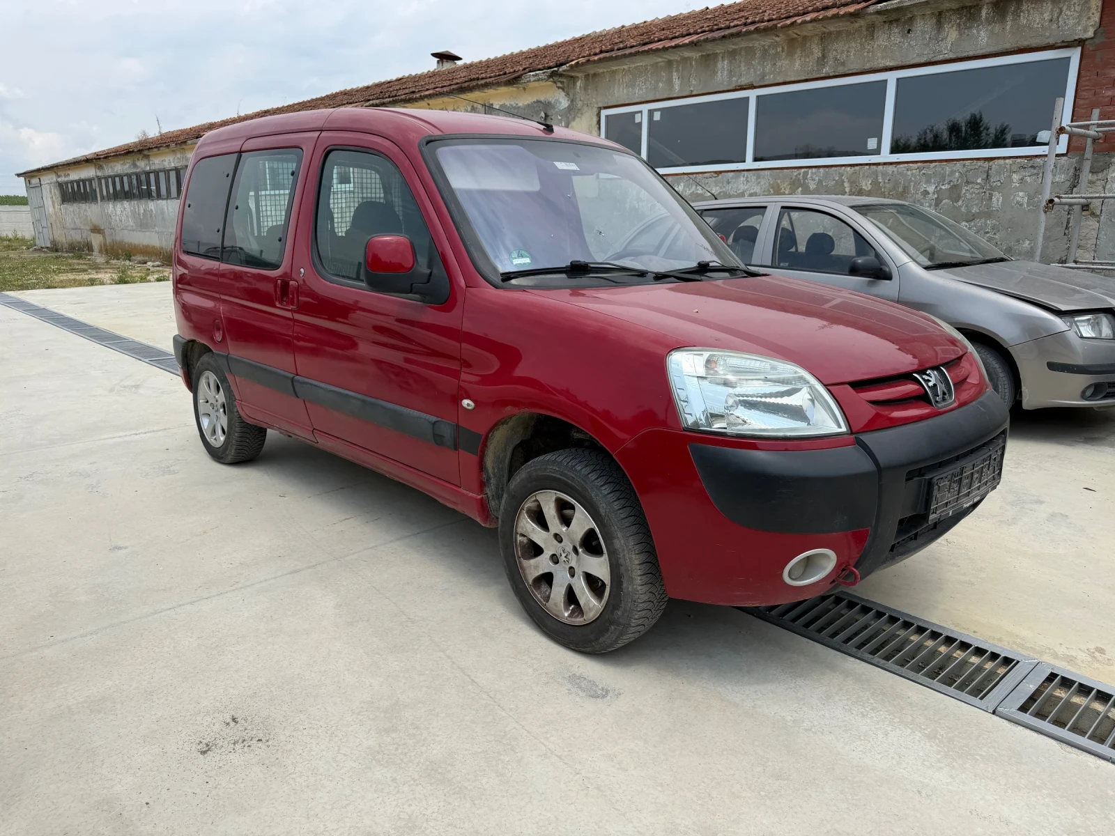Peugeot Partner 1.4i, снимка 2 - Автомобили и джипове - 55343217