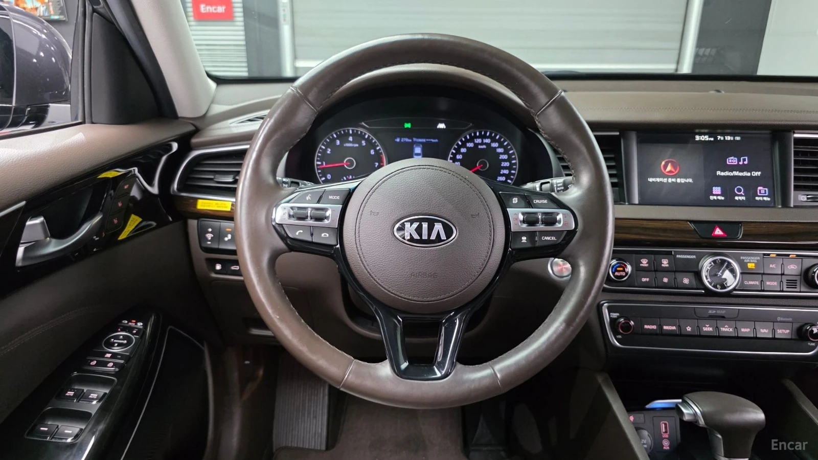 Kia K7 2.4GDi* NOBLESSE* ПОДГРЕВ* ОБДУХВАНЕ* КАМЕРА* , снимка 11 - Автомобили и джипове - 55465697