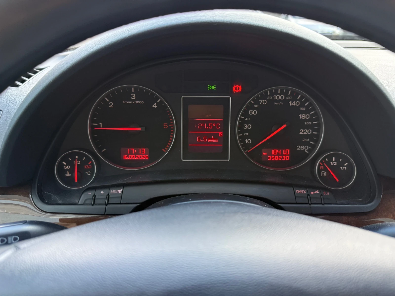 Audi A4 Avant 1, 9 TDI, снимка 8 - Автомобили и джипове - 56105919