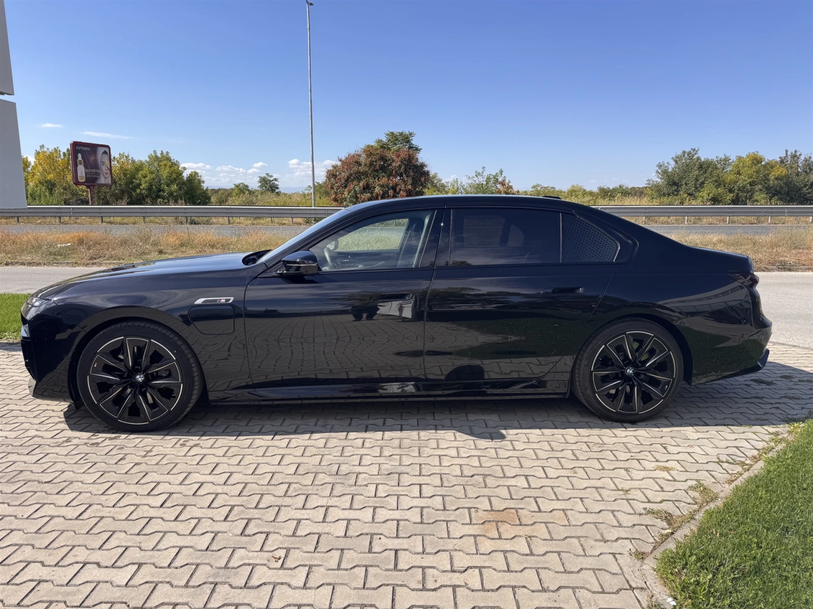 BMW 760 xDrive, снимка 3 - Автомобили и джипове - 56325408