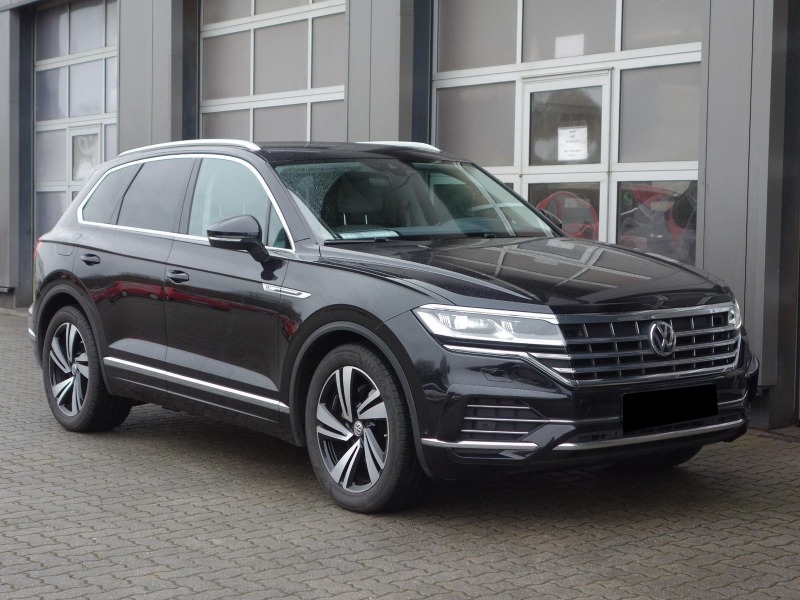 VW Touareg * 3.0TDI* R-LINE* 4M* LEDER* HEAD-UP* DIST* NAVI* , снимка 1 - Автомобили и джипове - 46525604