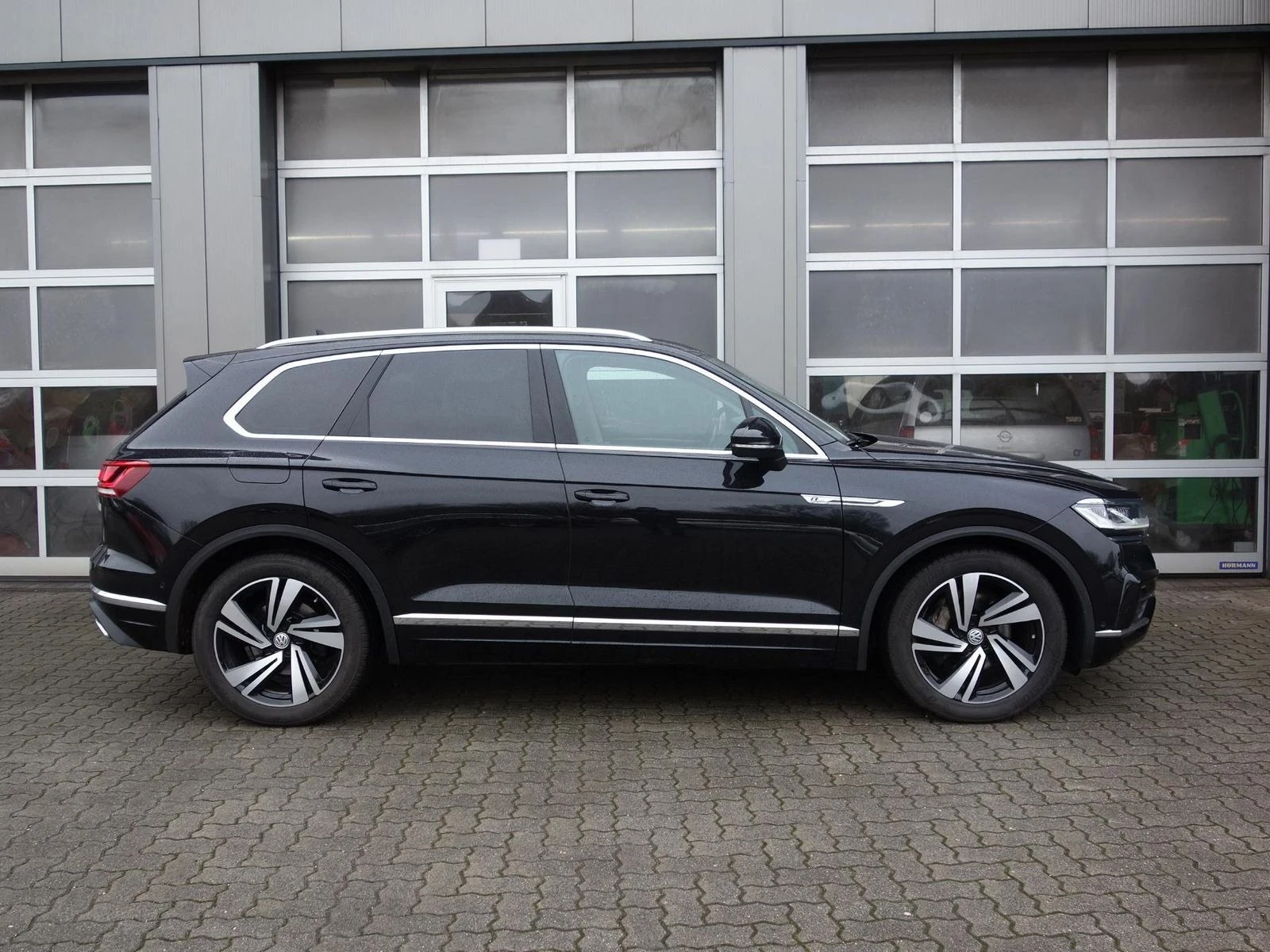 VW Touareg * 3.0TDI* R-LINE* 4M* LEDER* HEAD-UP* DIST* NAVI*  - изображение 5