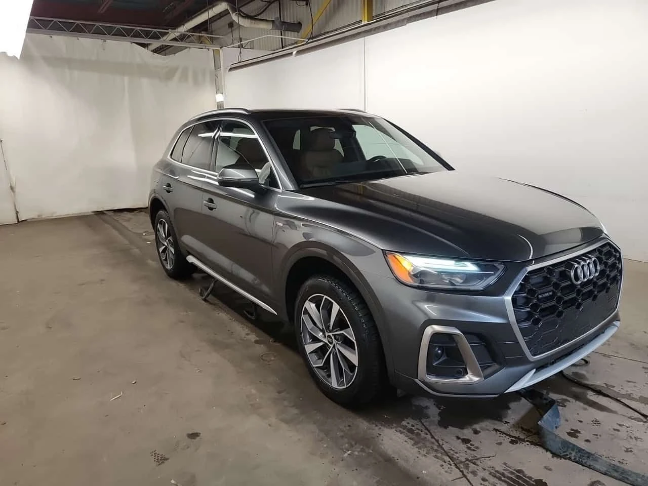 Audi Q5 Progressiv| DISTRONIC| АМБИЕНТНО| 2 КЛЮЧА| ПАНО, снимка 3 - Автомобили и джипове - 54001808