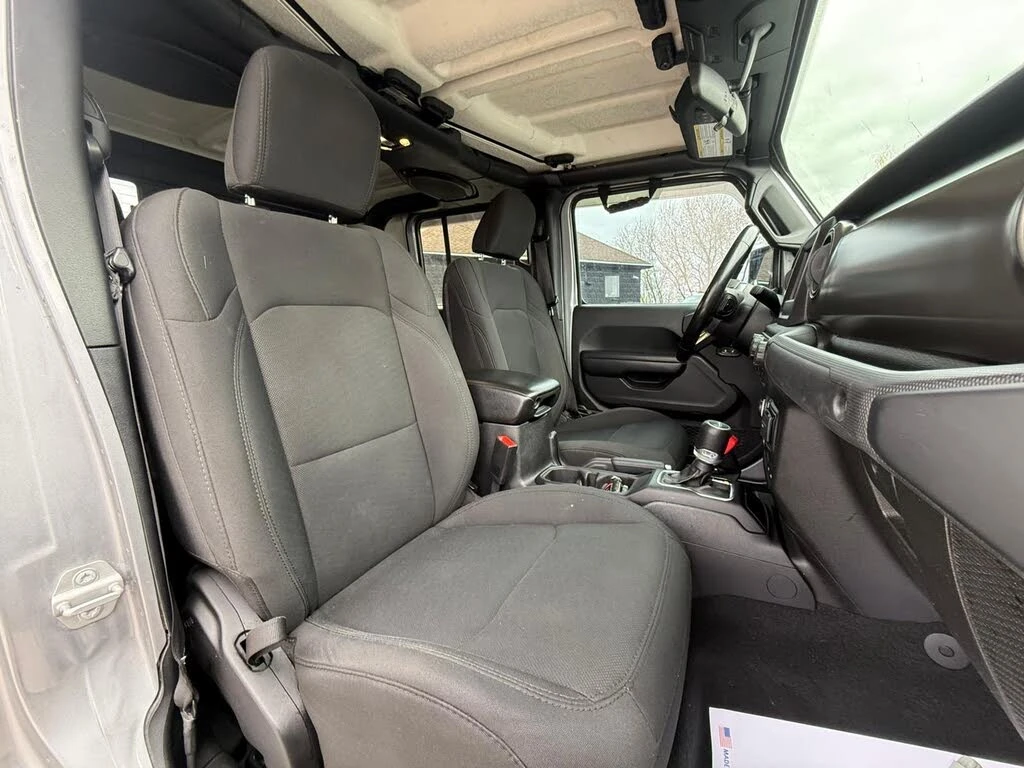 Jeep Gladiator Sport Crew Cab 4WD, снимка 10 - Автомобили и джипове - 54557100