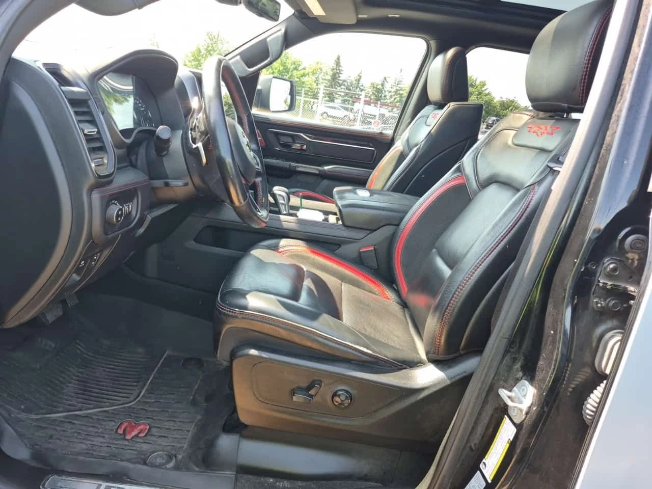 Dodge RAM 1500 TRX CREW CAB SHORT BED * CARFAX * АВТОКРЕДИТ, снимка 5 - Автомобили и джипове - 55463918