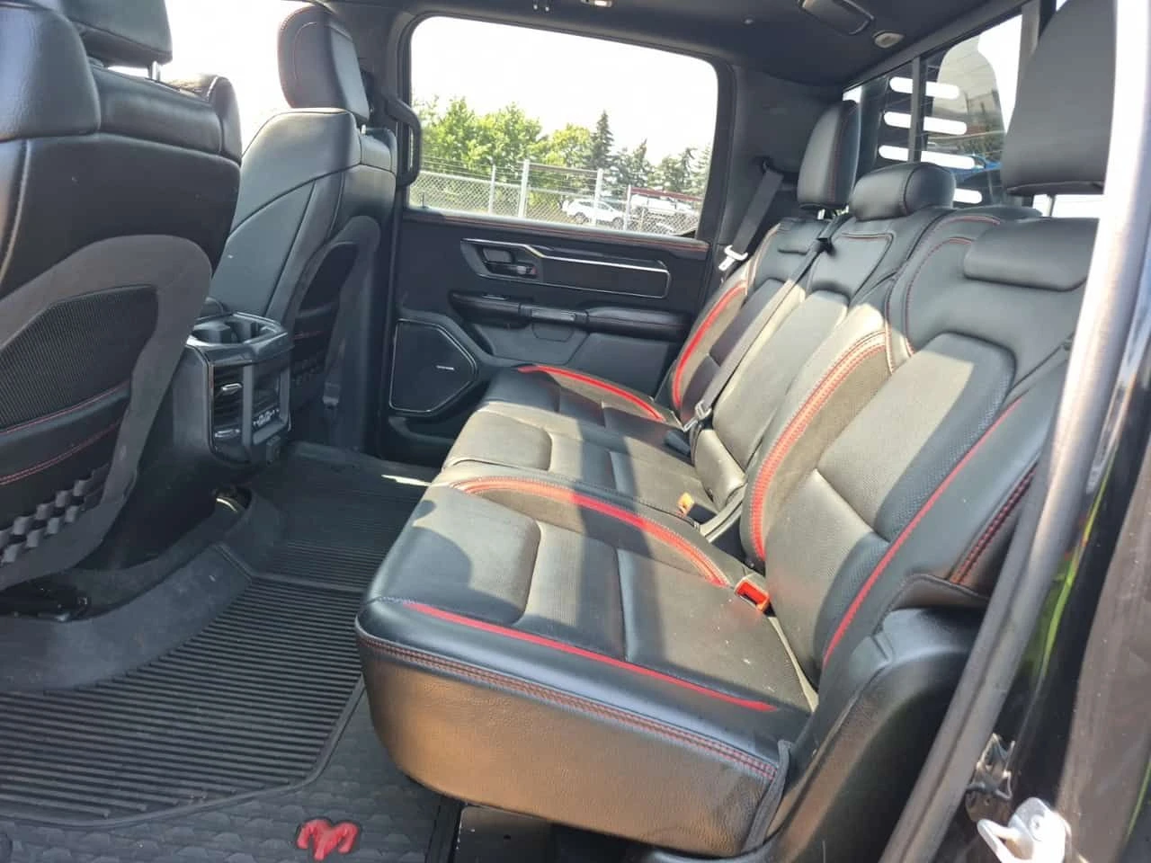 Dodge RAM 1500 TRX CREW CAB SHORT BED * CARFAX * АВТОКРЕДИТ, снимка 12 - Автомобили и джипове - 55463918