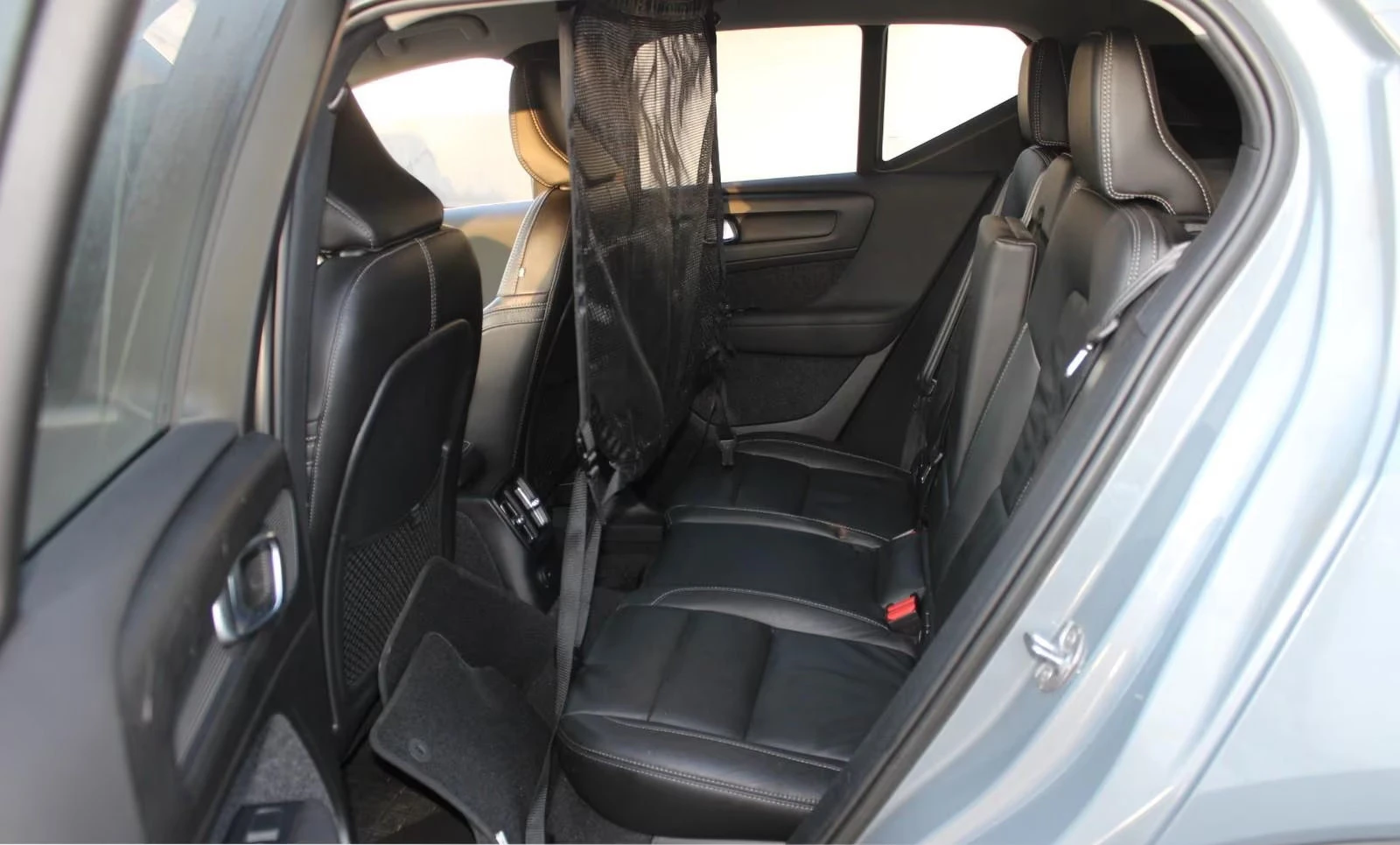 Volvo XC40 PHEV/261HP/T5/PLUS-BRIGHT/CAM/MEMO/H&K/LED/620q, снимка 11 - Автомобили и джипове - 55736007