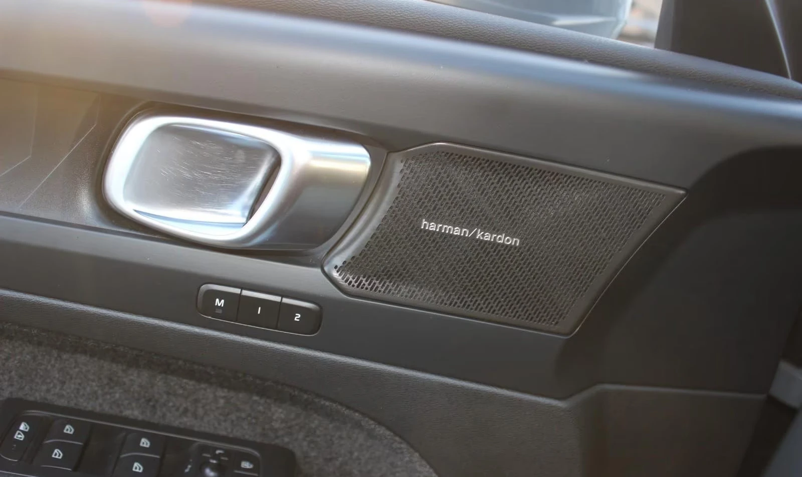 Volvo XC40 PHEV/261HP/T5/PLUS-BRIGHT/CAM/MEMO/H&K/LED/620q, снимка 9 - Автомобили и джипове - 55736007