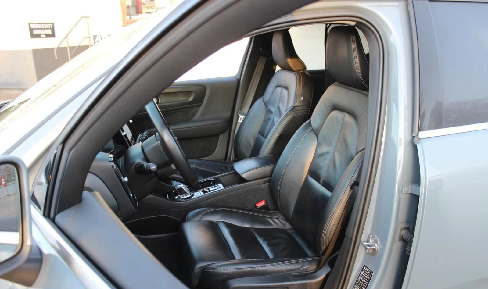 Volvo XC40 PHEV/261HP/T5/PLUS-BRIGHT/CAM/MEMO/H&K/LED/620q, снимка 5 - Автомобили и джипове - 55736007