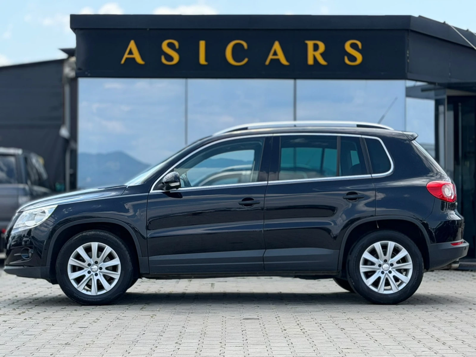 VW Tiguan / 2.0TDI / 200HP / 4MOTION /, снимка 2 - Автомобили и джипове - 55803287