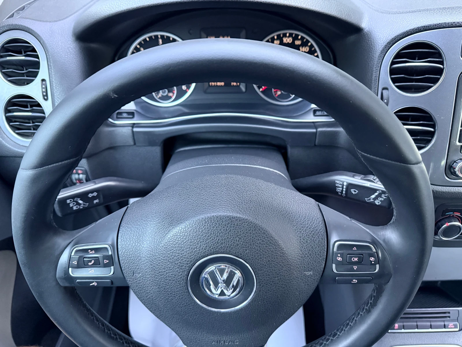 VW Tiguan 2.0TDI* 4x4* OFFROAD* ИТАЛИЯ* , снимка 14 - Автомобили и джипове - 55932378