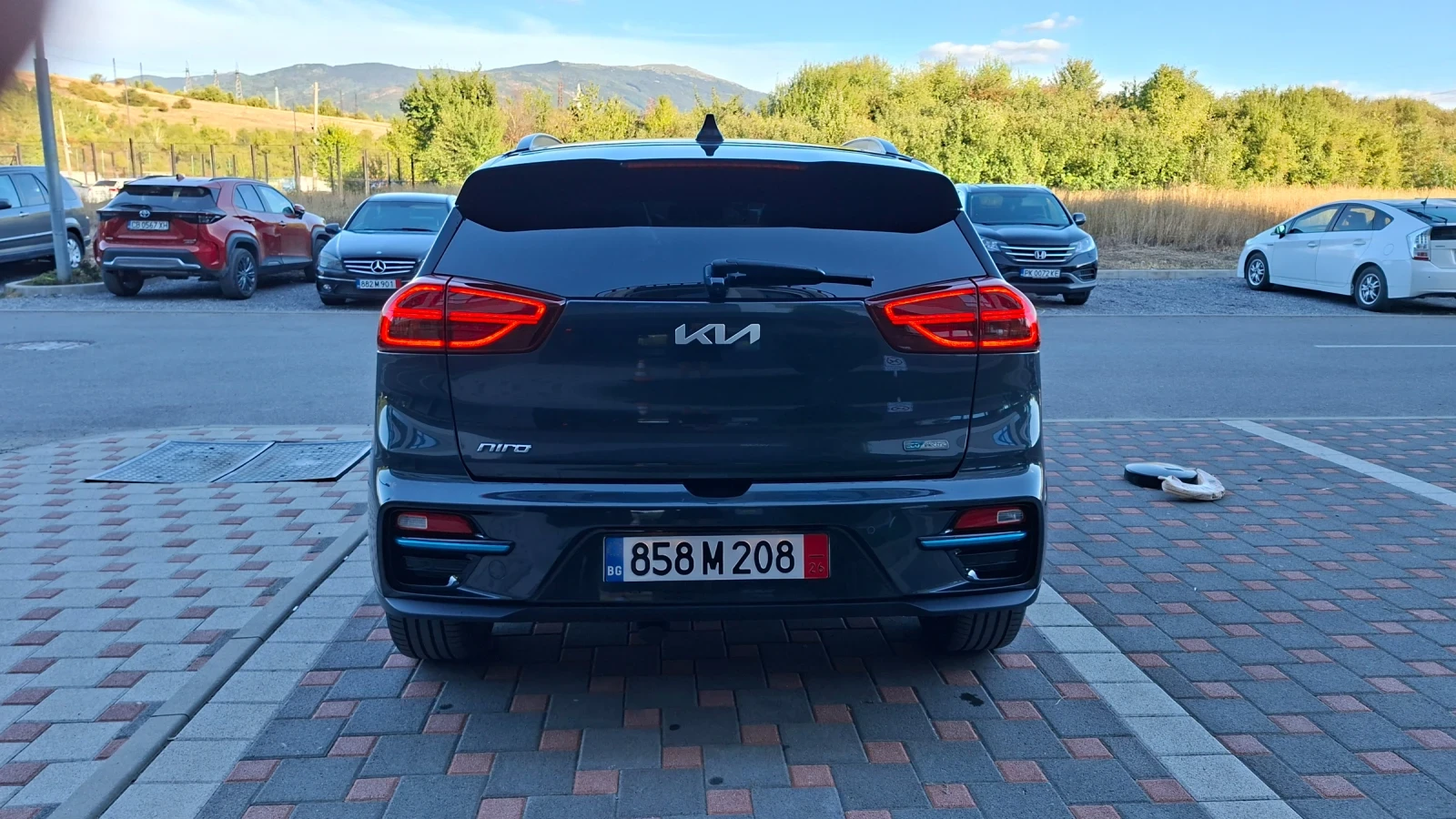 Kia Niro 64kw Термопомпа, снимка 6 - Автомобили и джипове - 56316412