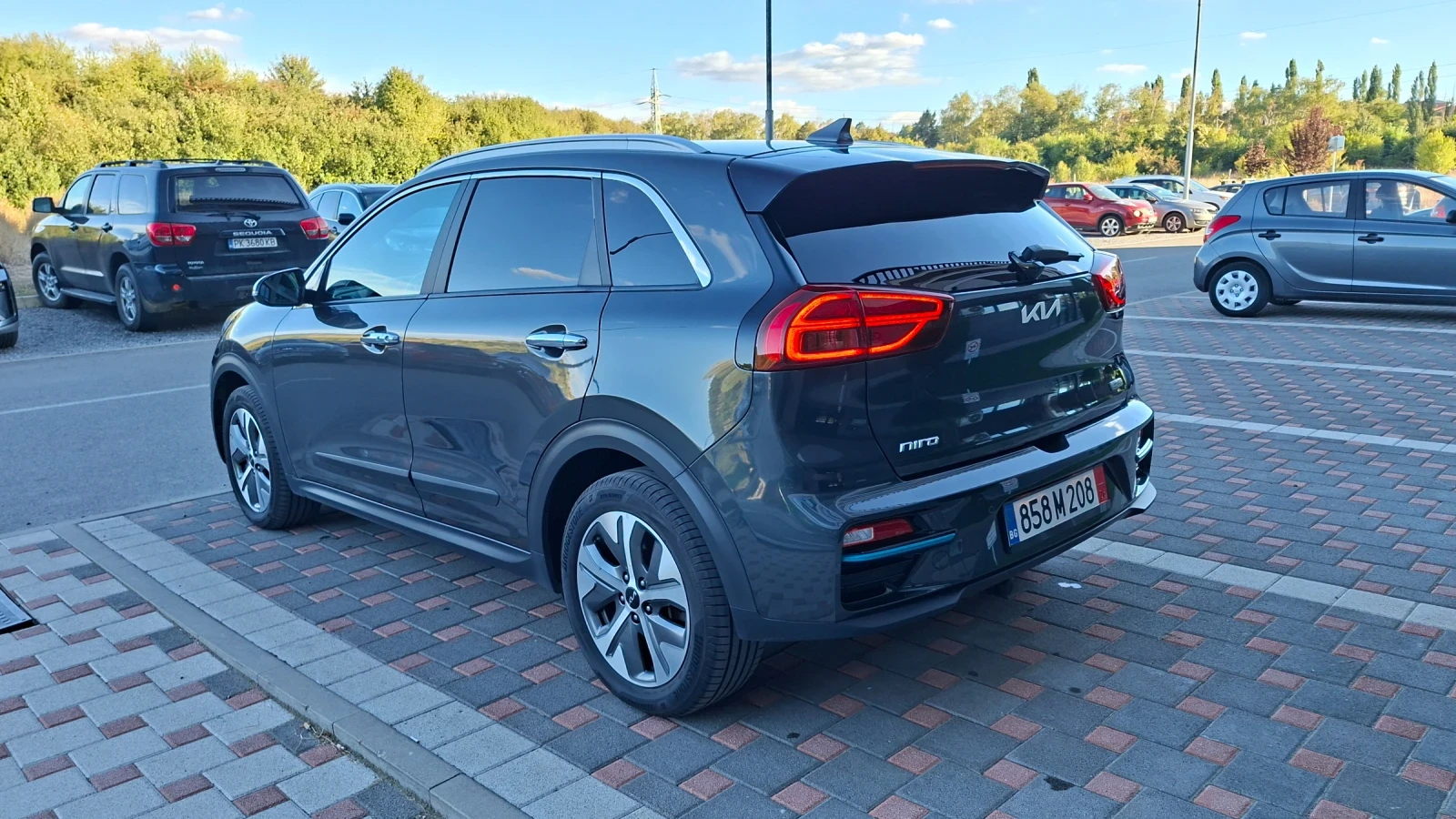 Kia Niro 64kw Термопомпа, снимка 7 - Автомобили и джипове - 56316412