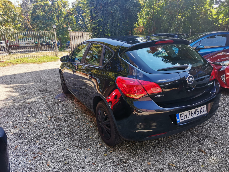 Opel Astra 1.3CDTi EKO flex, снимка 6 - Автомобили и джипове - 43210757