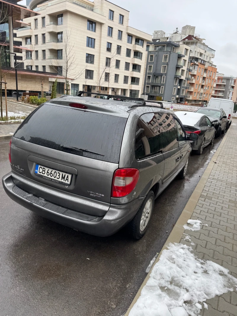 Chrysler Voyager СПЕШНО, снимка 3 - Автомобили и джипове - 49522845