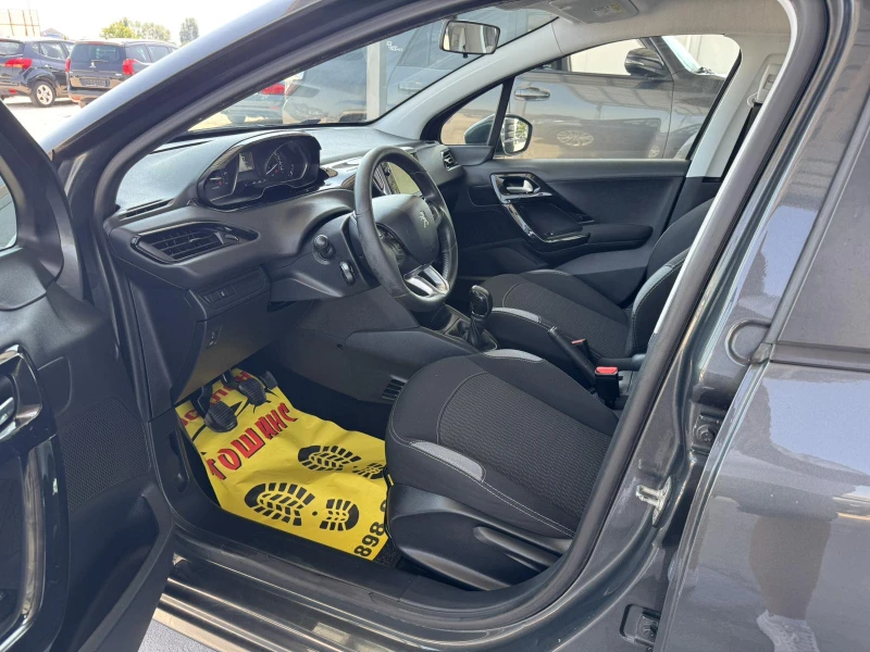 Peugeot 208 1.2i, снимка 12 - Автомобили и джипове - 51106275