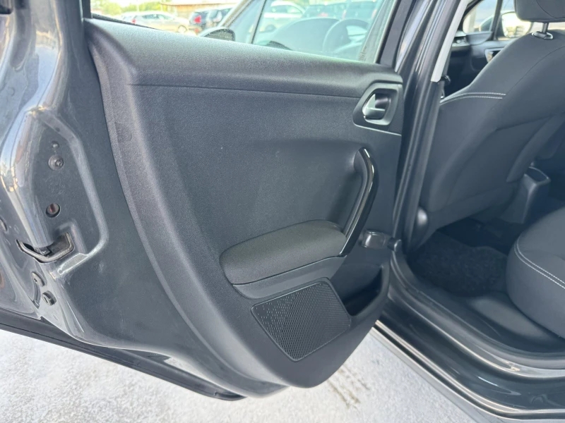 Peugeot 208 1.2i, снимка 7 - Автомобили и джипове - 51106275