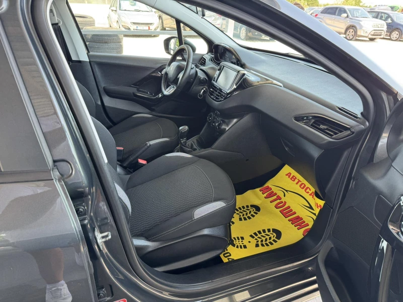 Peugeot 208 1.2i, снимка 14 - Автомобили и джипове - 51106275