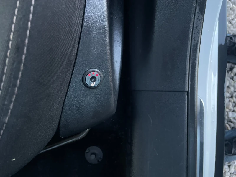 Peugeot 2008 1.6BlueHDI, снимка 13 - Автомобили и джипове - 52903753