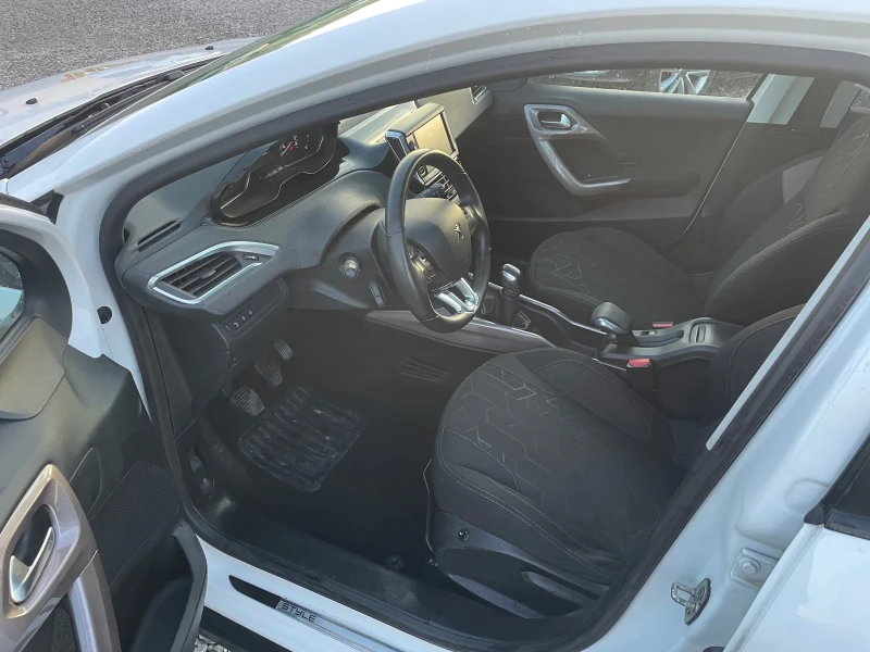 Peugeot 2008 1.6BlueHDI, снимка 9 - Автомобили и джипове - 52903753