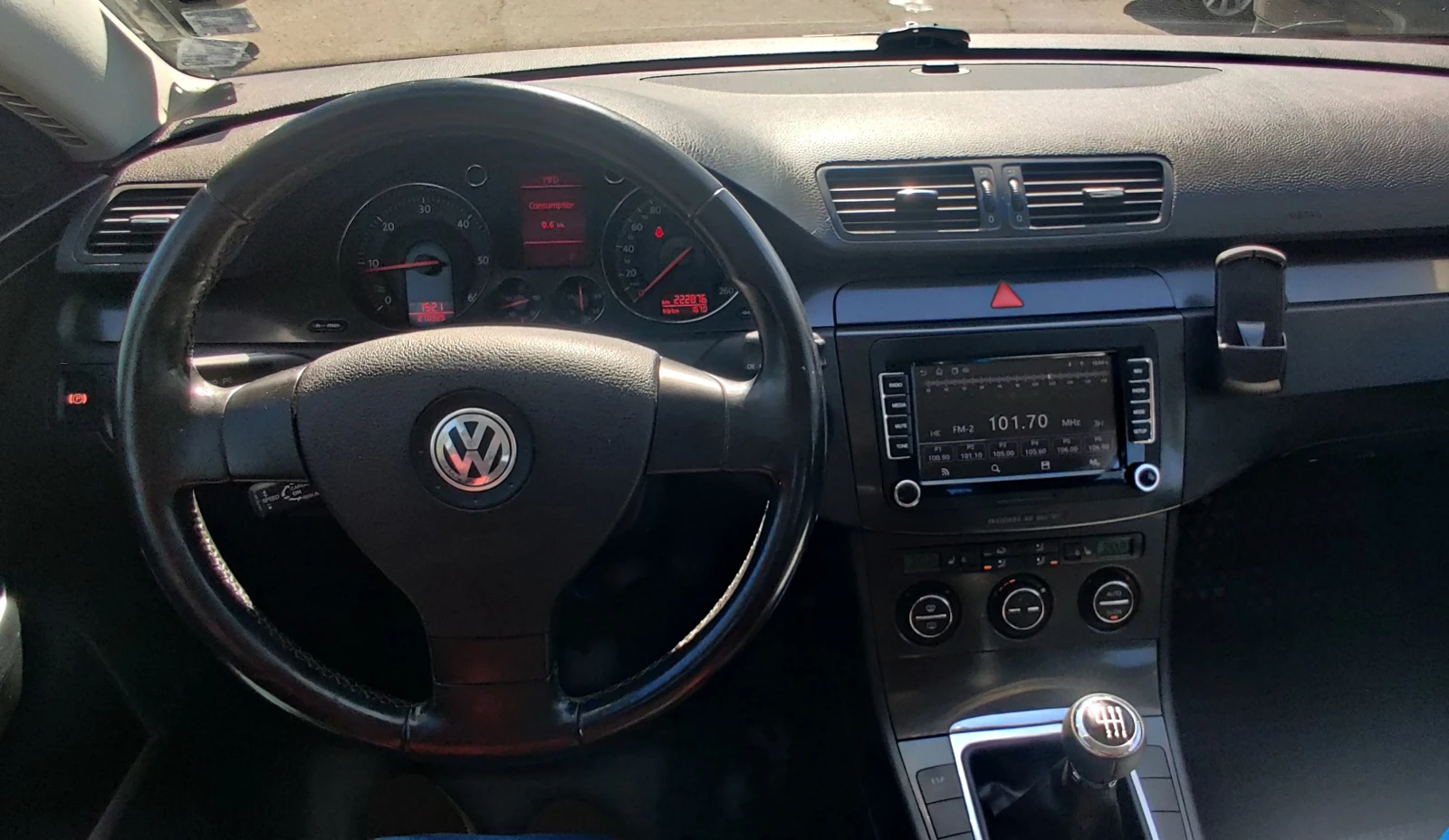 VW Passat 2.0-tdi-SEDAN - изображение 9