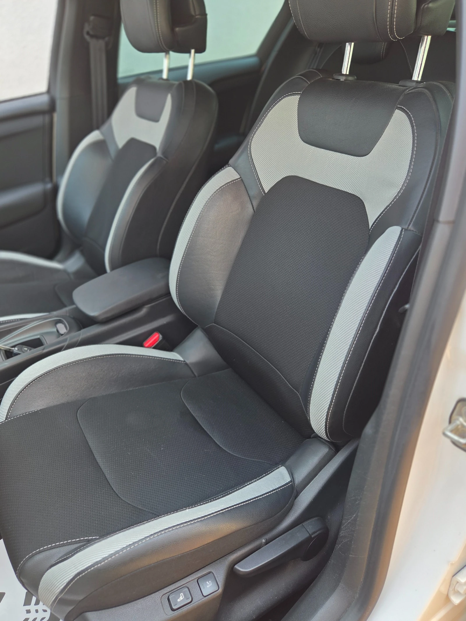 Citroen DS4 1.6 е-HDI NAVI ПЕРФЕКТЕН  - изображение 8