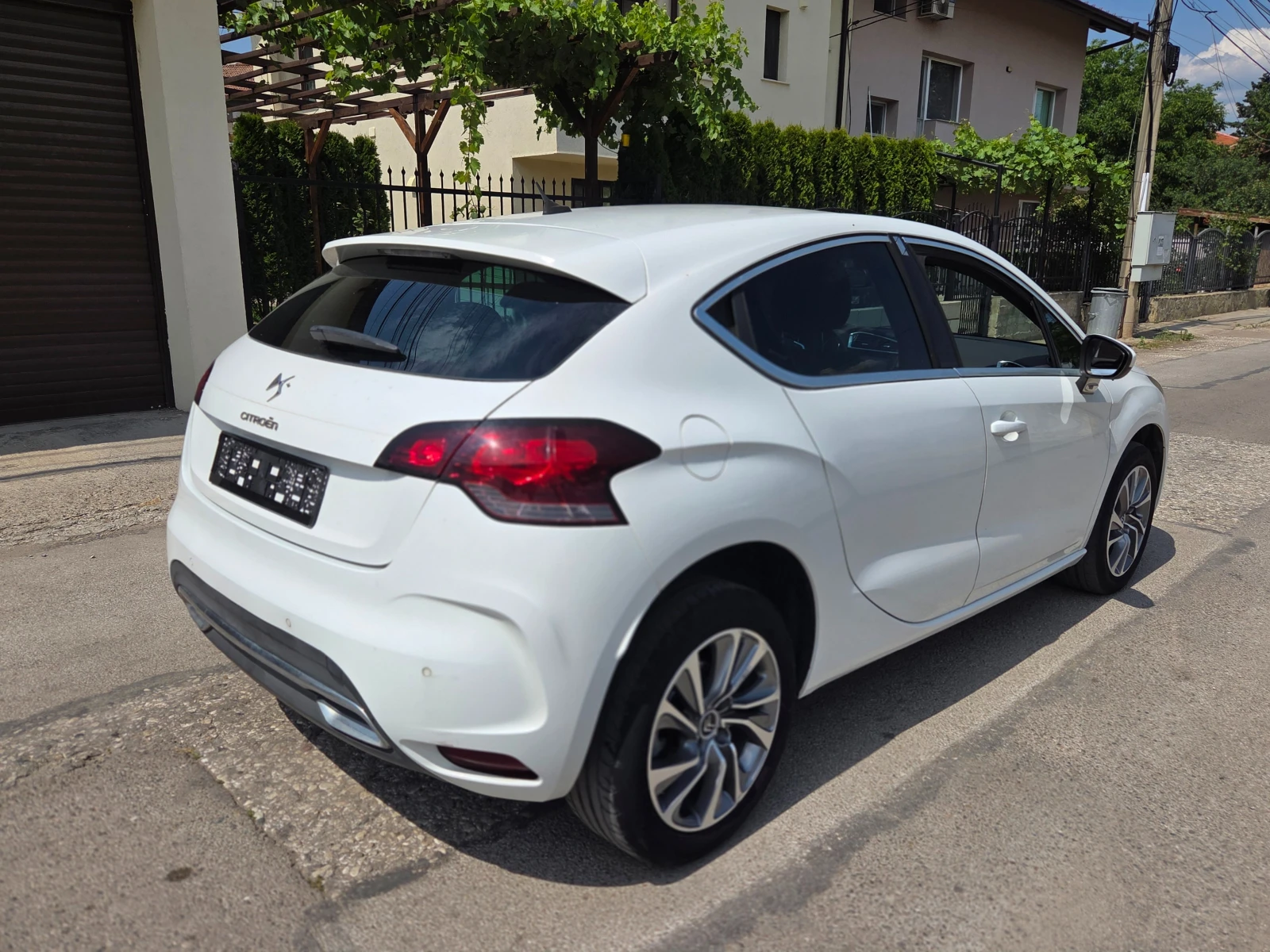 Citroen DS4 1.6 е-HDI NAVI ПЕРФЕКТЕН  - изображение 3