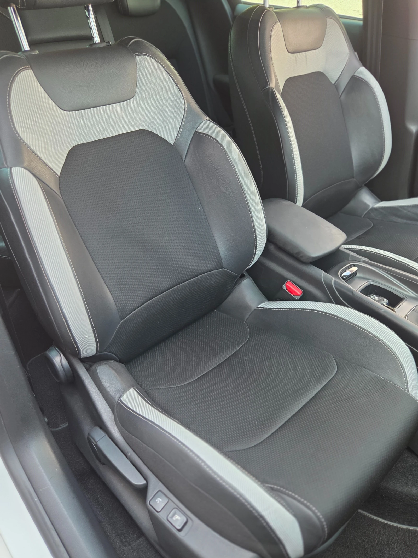 Citroen DS4 1.6 е-HDI NAVI ПЕРФЕКТЕН  - изображение 9